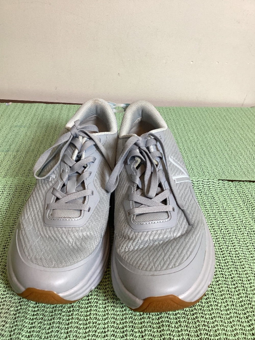 VIONIC WALK MAX   cushioned sole and arch support SZ 11Sneakers